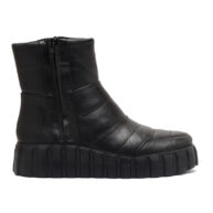 Bota corta de cuero negro con cierres