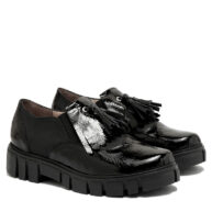Mocasín de cuero y charol negro para mujer