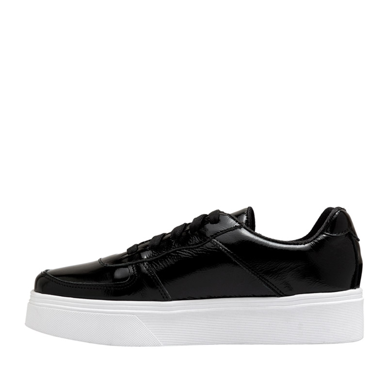 Zapatillas de charol negro -