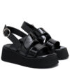 Sandalias de charol negro con plataforma