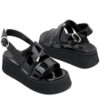 Sandalias de charol negro con plataforma