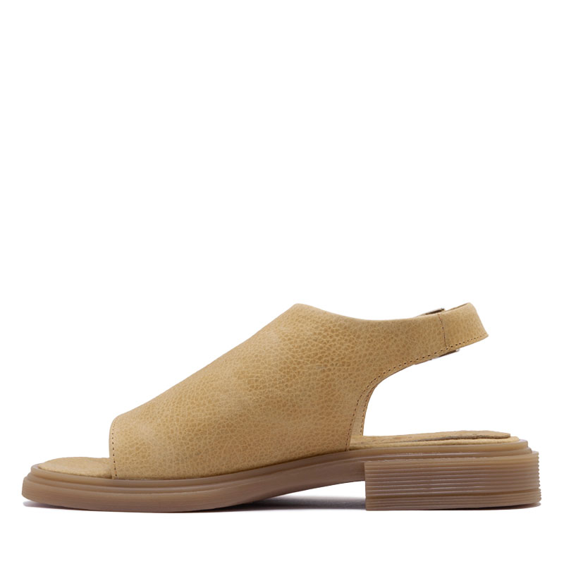 Sandalias bajas color camel para mujer