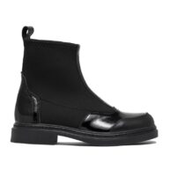 Botita negra de charol y neoprene