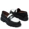 Mocasín de cuero negro y blanco