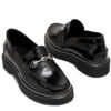 Mocasines de charol negro con estribo