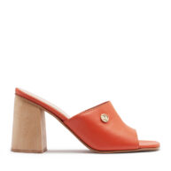 Zueco de cuero naranja con taco palo