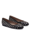 Chatita de cuero negro con tachas