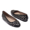 Chatita de cuero negro con tachas
