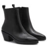 Bota corta de cuero negro en punta