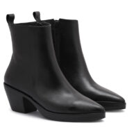 Bota corta de cuero negro en punta