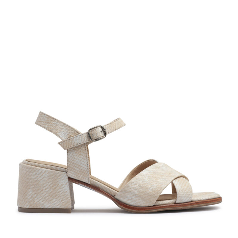 Sandalias de cuero color beige