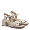 Sandalias de cuero color beige