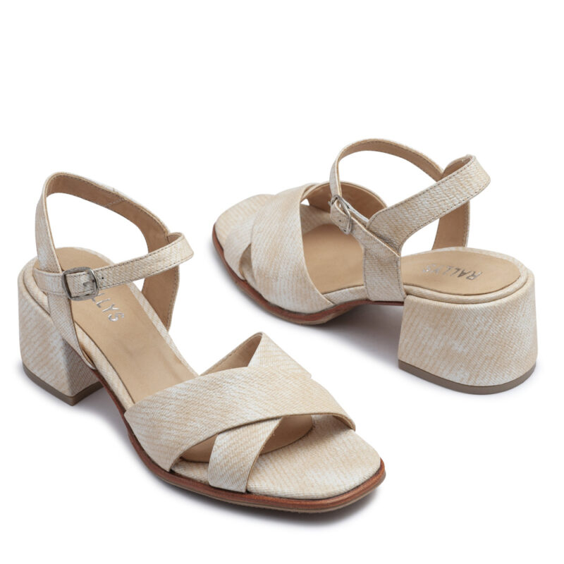 Sandalias de cuero color beige