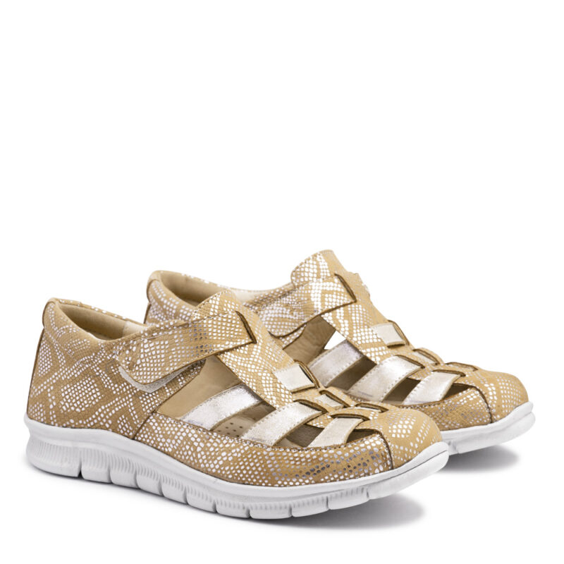 Zapatilla calada color camel y plata