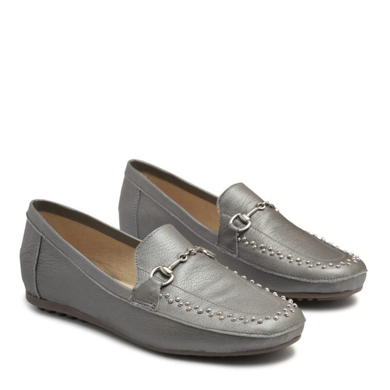Mocasin de cuero gris oscuro con tachitas RALLYS