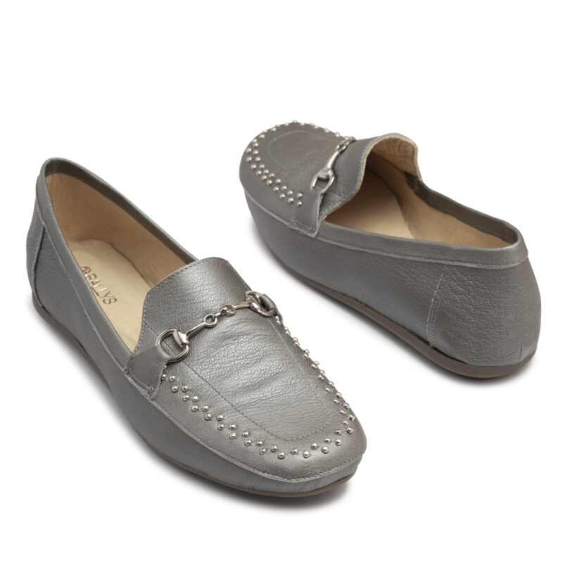 Mocasin de cuero gris oscuro con tachitas RALLYS