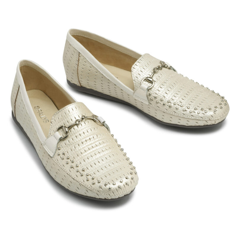 Mocasin de cuero beige nacarado con tachitas RALLYS