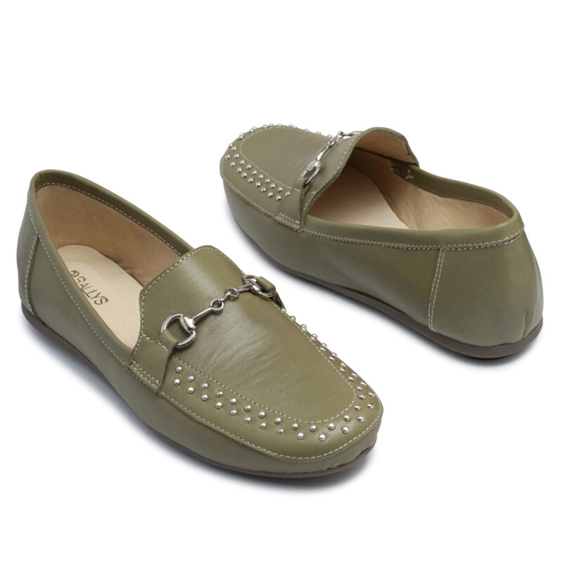Mocasin de cuero verde con tachitas RALLYS