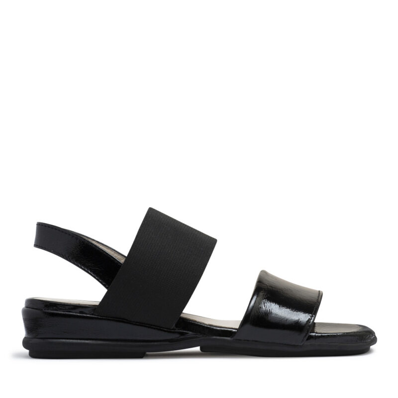 Sandalias de charol negro con taco chino