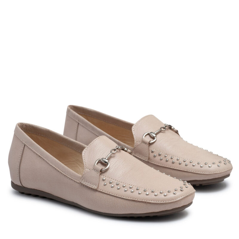 Mocasin de cuero nude con tachitas RALLYS
