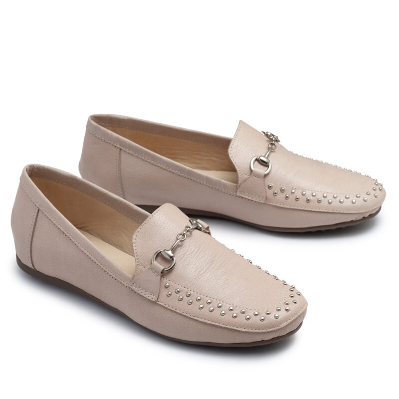 Mocasin de cuero nude con tachitas RALLYS