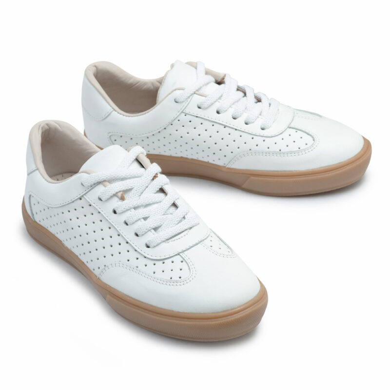 Zapatillas urbanas caladas color blanco