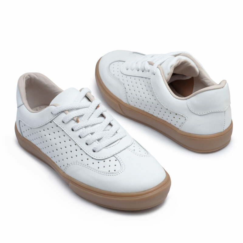 Zapatillas urbanas caladas color blanco