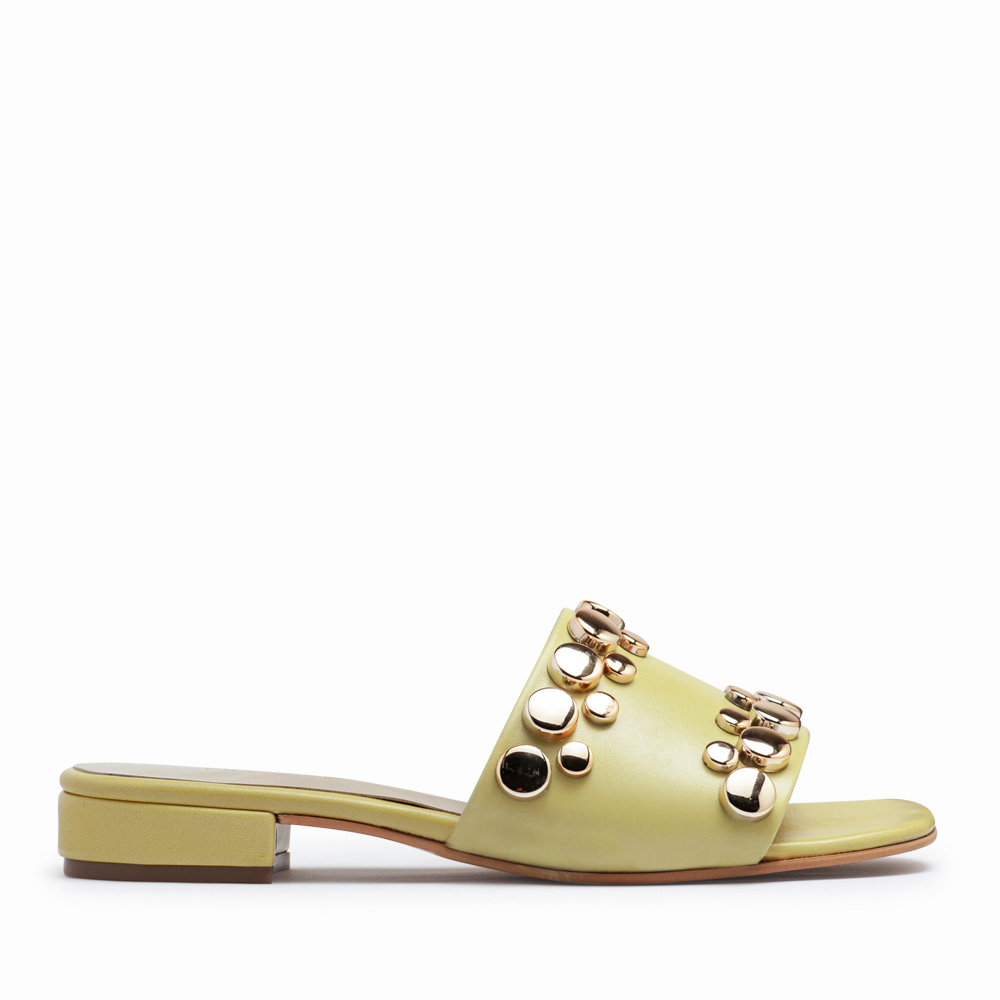 Zuecos de cuero verde lima