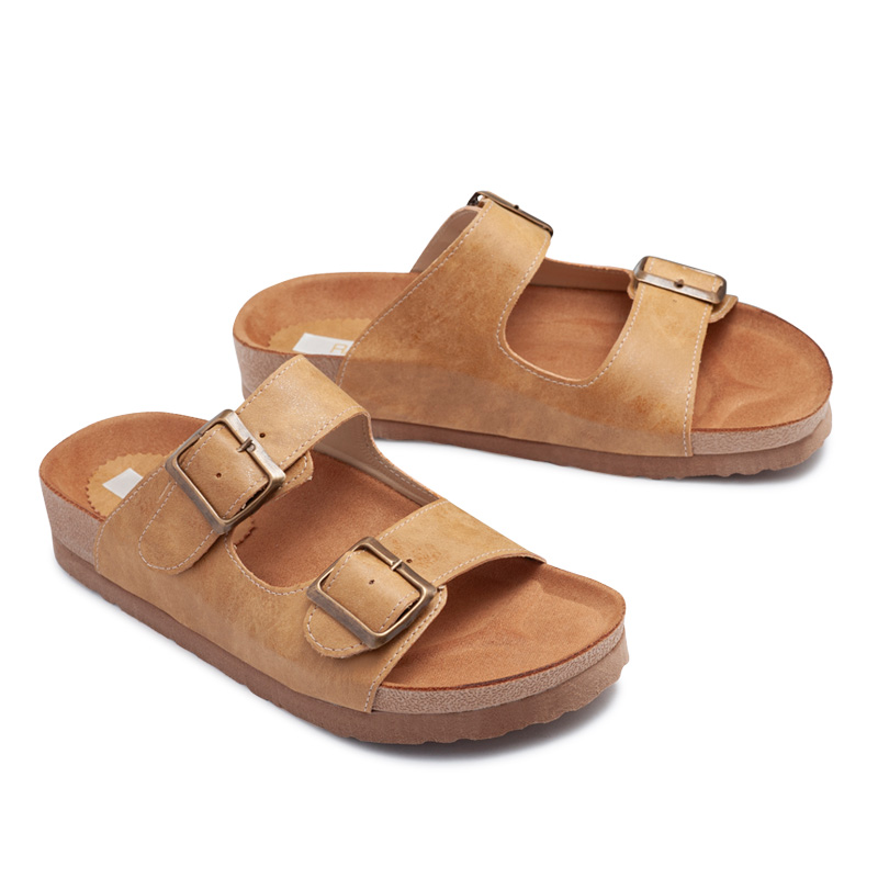 Zuecos camel con dos hebillas