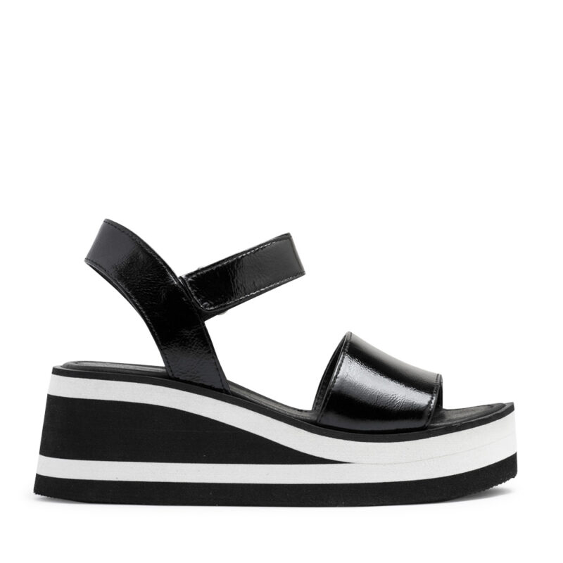 Sandalia de charol negro con plataforma RALLYS