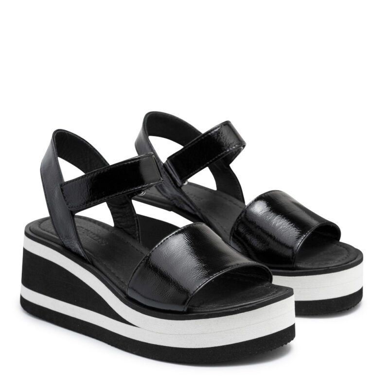 Sandalia de charol negro con plataforma RALLYS