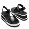 Sandalia de charol negro con plataforma RALLYS