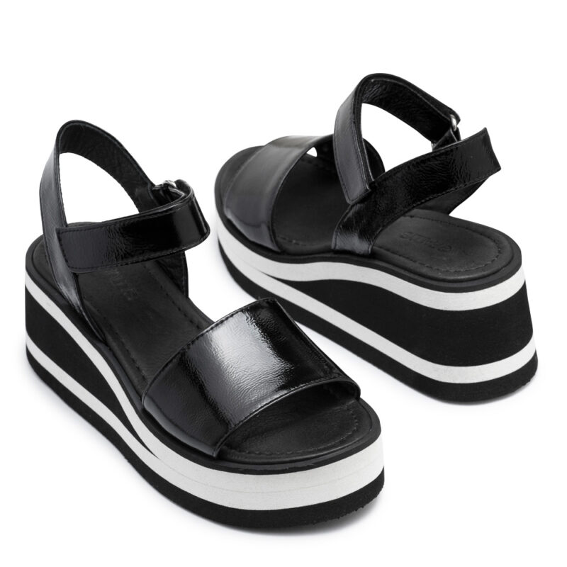 Sandalia de charol negro con plataforma RALLYS