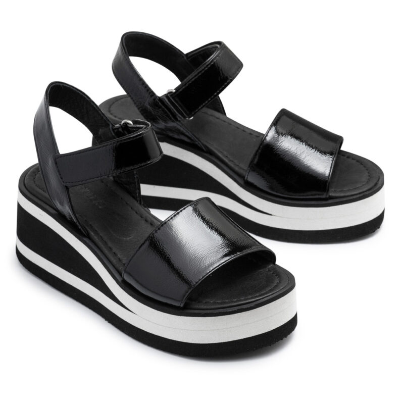 Sandalia de charol negro con plataforma RALLYS