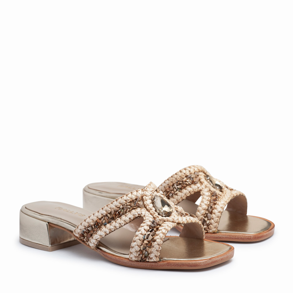 Zuecos de cuero color platino y natural