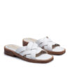 Zuecos con tiras trenzadas de cuero blanco
