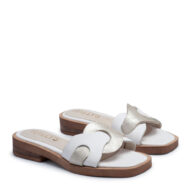 Zuecos bajos de cuero blanco y plata