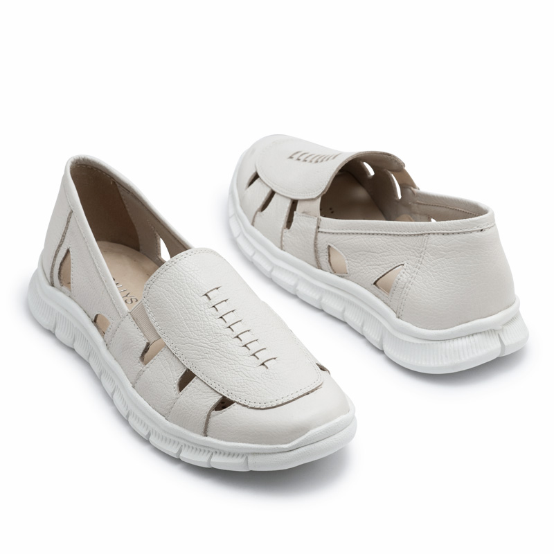 Pancha calada de cuero color natural